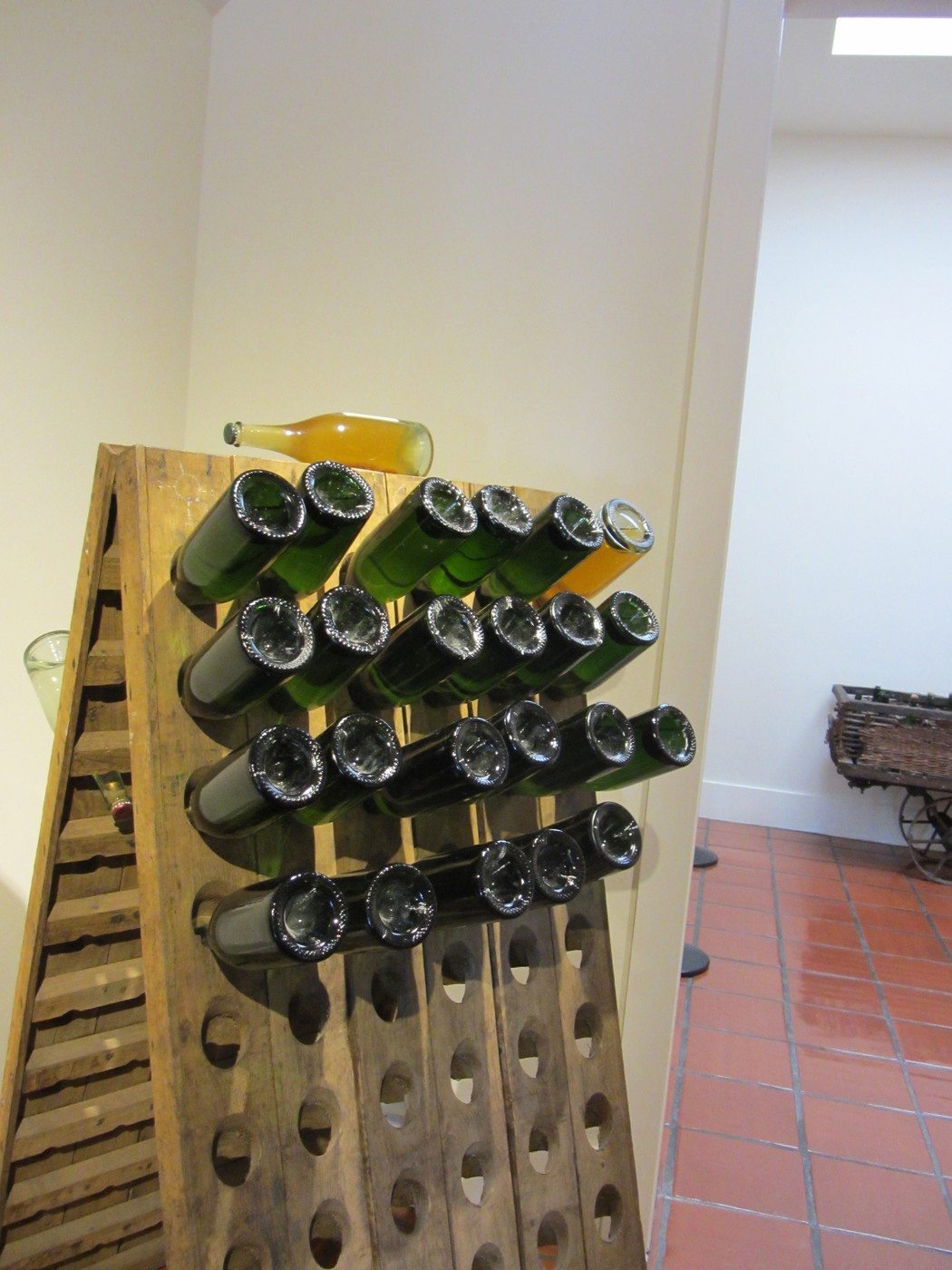 Traditional riddling rack
